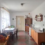 Maison d'hôtes Apartman Menany