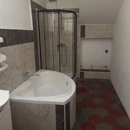 Apartman Menany Pensjonat 3*