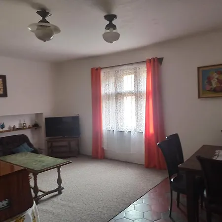 בית הארחה Apartman Menany 3*
