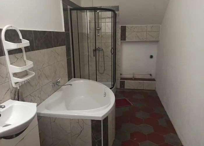 Apartmán Měňany Casa de hóspedes 3*